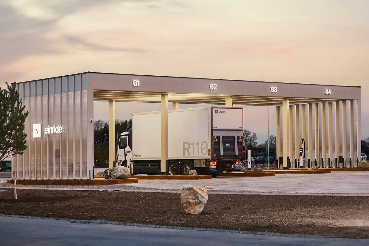 einride e lkw electric truck ladestation charging station schweden sweden rosersberg 2023 04 min einride e lkw electric truck ladestation charging station schweden sweden rosersberg 2023 04 min