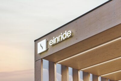 Einride e lkw camión eléctrico estación de carga ladestation schweden suecia rosersberg min