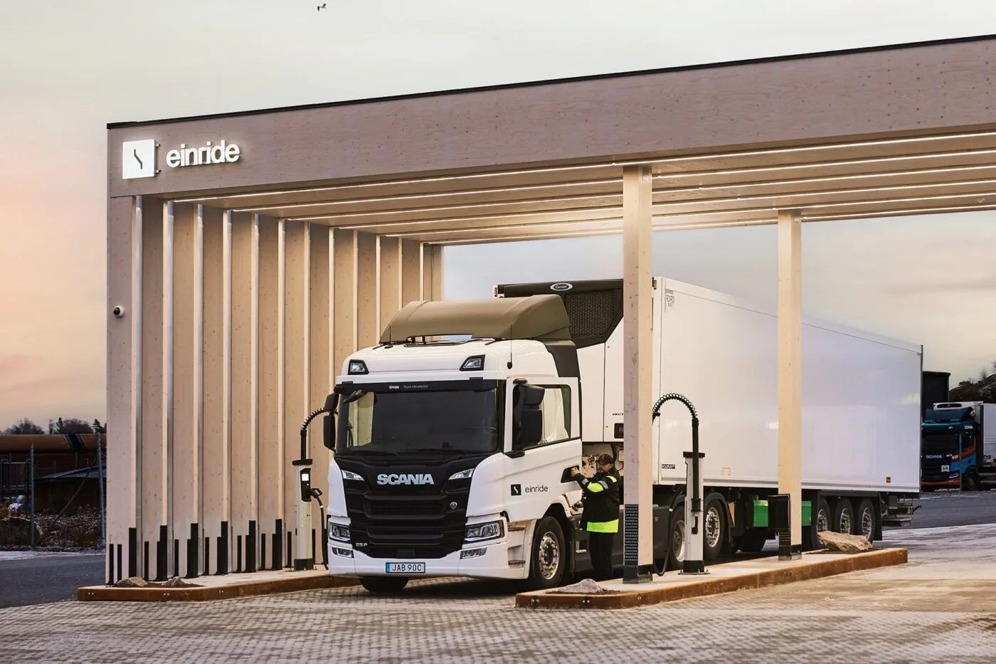einride scania e lkw electric truck ladestation charging station schweden sweden rosersberg 2023 02 min einride scania e lkw electric truck ladestation charging station schweden sweden rosersberg 2023 02 min
