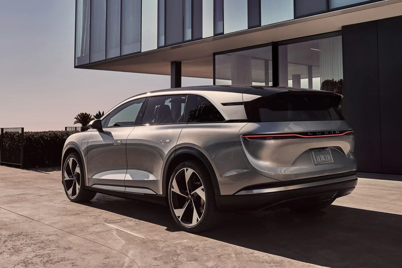 lucid motors lucid gravity 2023 03 min lucid motors lucid gravity 2023 03 min