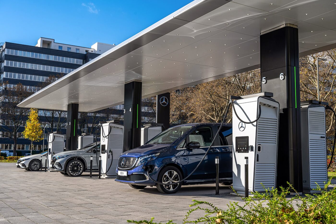 mercedes benz charging hub estación de carga ladestation mannheim 2023 08 min mercedes benz charging hub estación de carga ladestation mannheim 2023 08 min