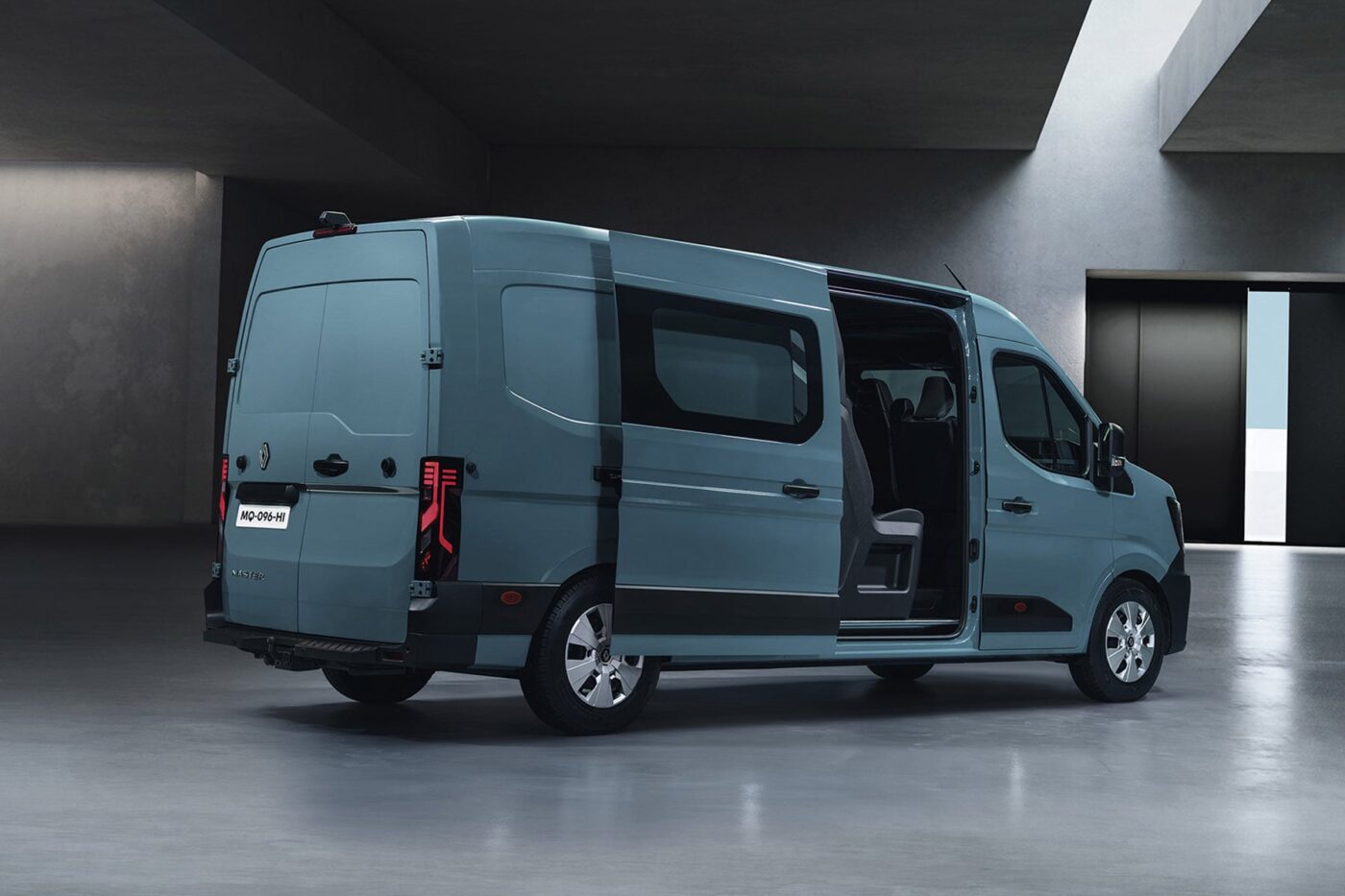 renault master e tech e transporter electric transporter 2023 02 min renault master e tech e transporter electric transporter 2023 02 min