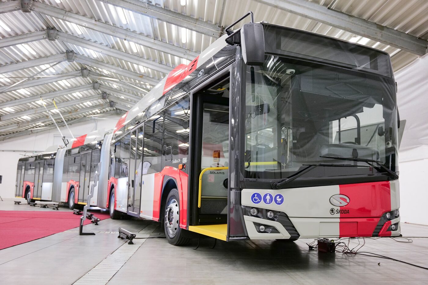 skoda solaris 24m elektrobus electric bus oberleitung 2023 01 min skoda solaris 24m elektrobus electric bus oberleitung 2023 01 min