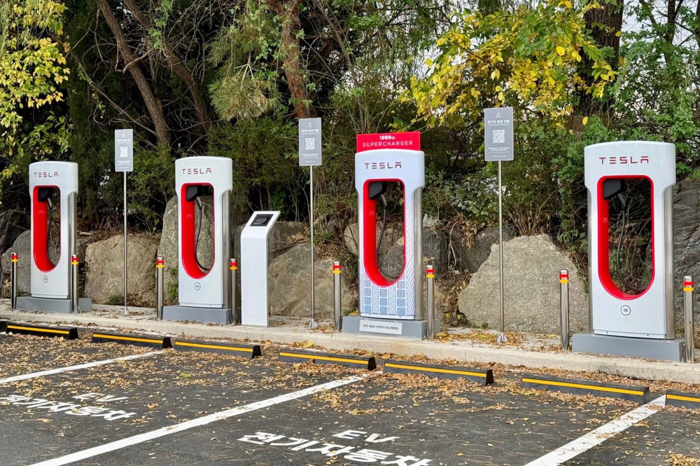 Tesla supercharger magic dock ladestation estación de carga suedkorea del sur min