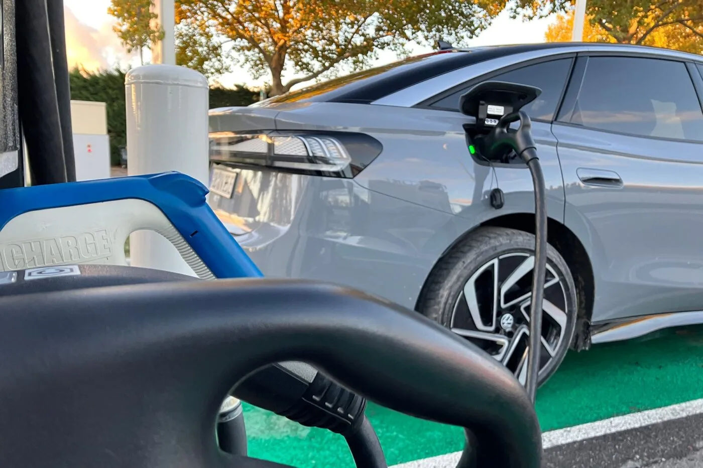 volkswagen id7 ladestation charging station frankreich france ccs fahrbericht peter schwierz 2023 01 min volkswagen id7 ladestation charging station frankreich france ccs fahrbericht peter schwierz 2023 01 min