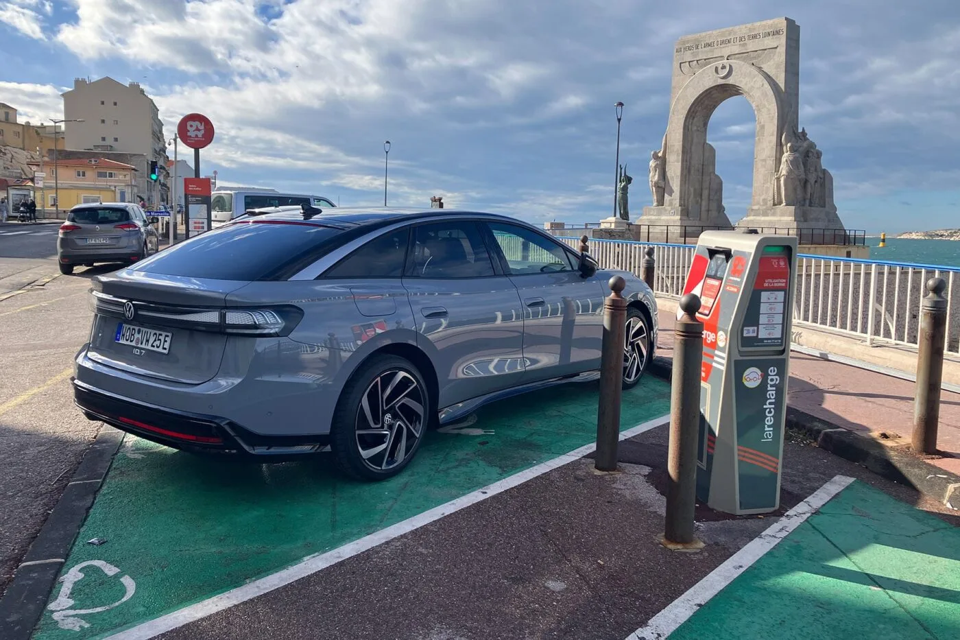 volkswagen id7 ladestation charging station frankreich france fahrbericht peter schwierz 2023 02 min volkswagen id7 ladestation charging station frankreich france fahrbericht peter schwierz 2023 02 min