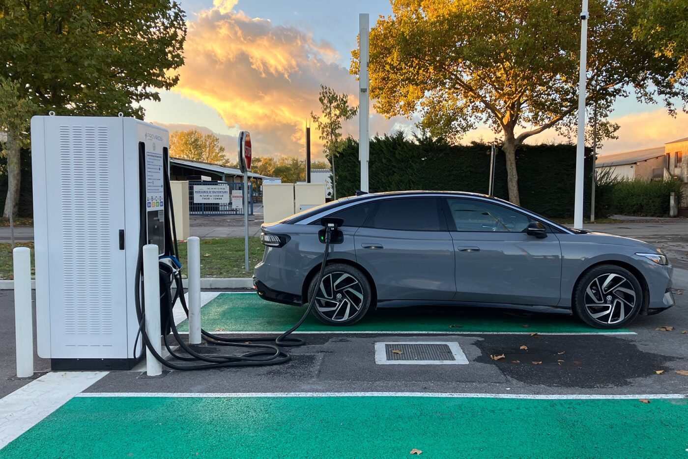 volkswagen id7 ladestation proviridis charging station frankreich france fahrbericht peter schwierz 2023 07 min volkswagen id7 ladestation proviridis charging station frankreich france fahrbericht peter schwierz 2023 07 min