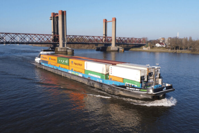 Zes barcos eléctricos bosch max groen