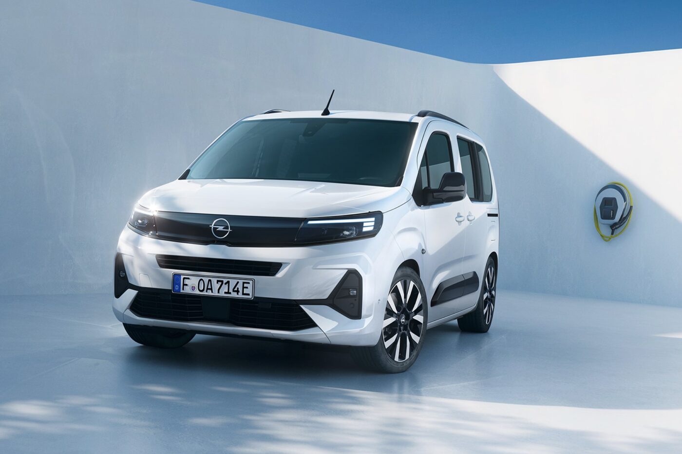 opel combo electric facelift 2023 01 min opel combo electric facelift 2023 01 min