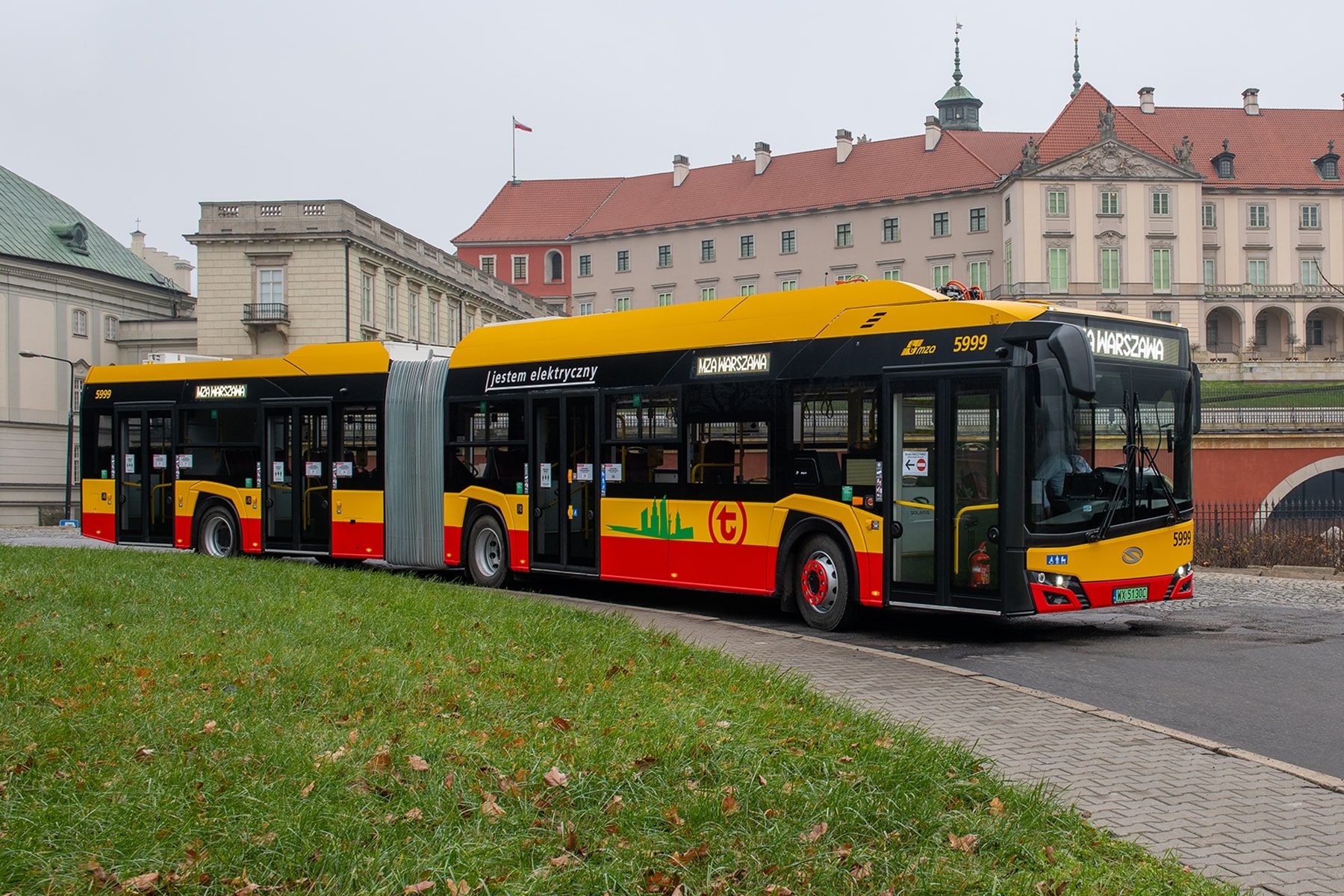 Solaris builds twelve articulated electric buses for Warsaw