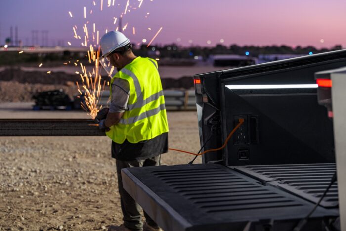 Tesla cybertruck min