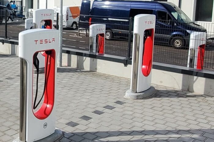 Tesla supercharger greding min
