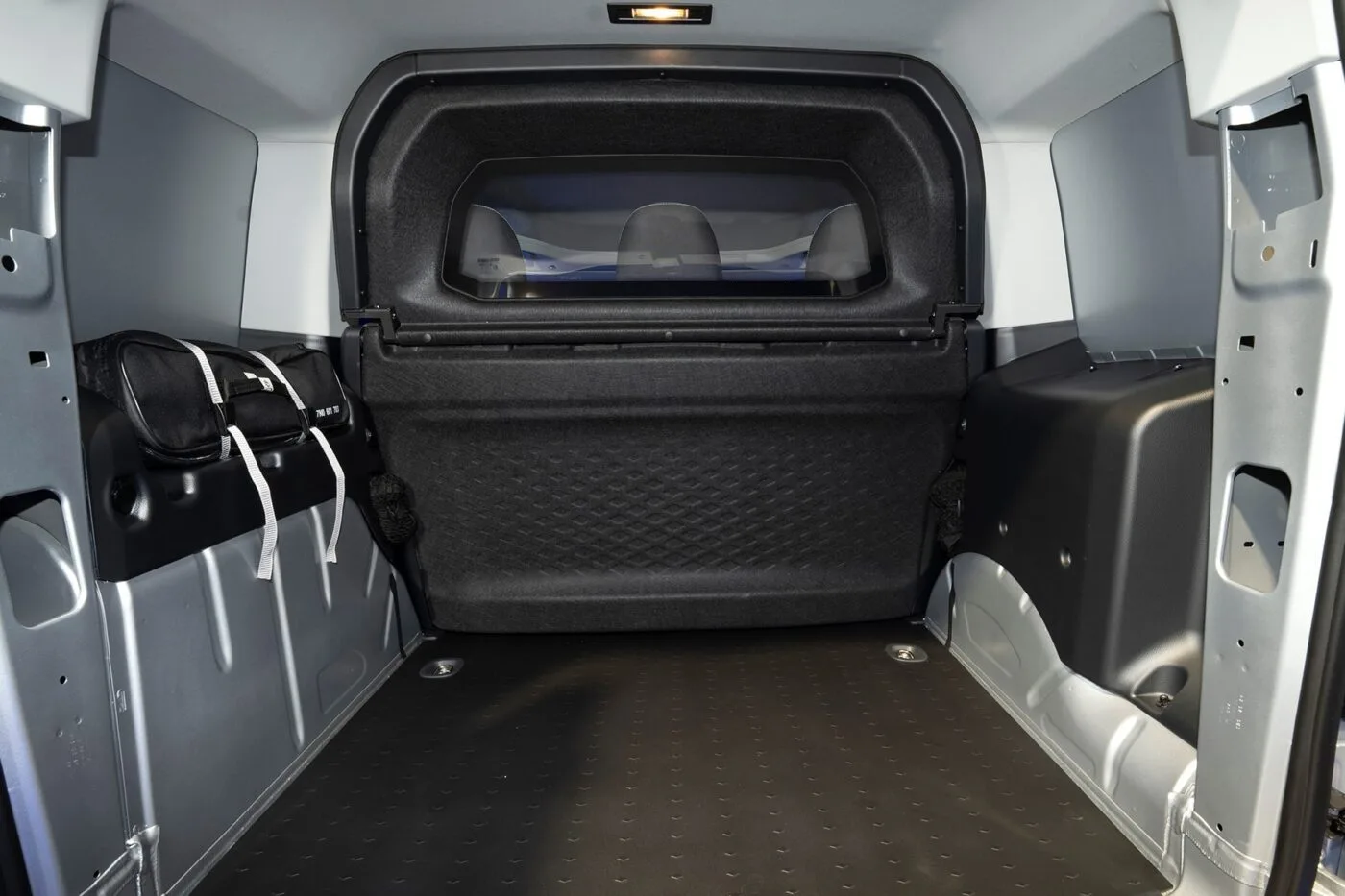 ford transit connect phev 2024 02 min ford transit connect phev 2024 02 min