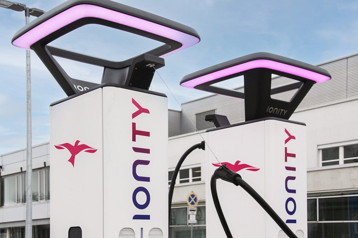 Estación de carga Ionity ladestation bodensee aeropuerto friedrichshafen min