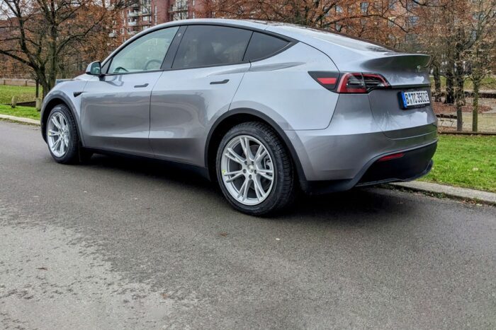 Tesla model y fahrbericht cms min