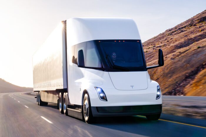 Tesla semi e lkw electric truck min