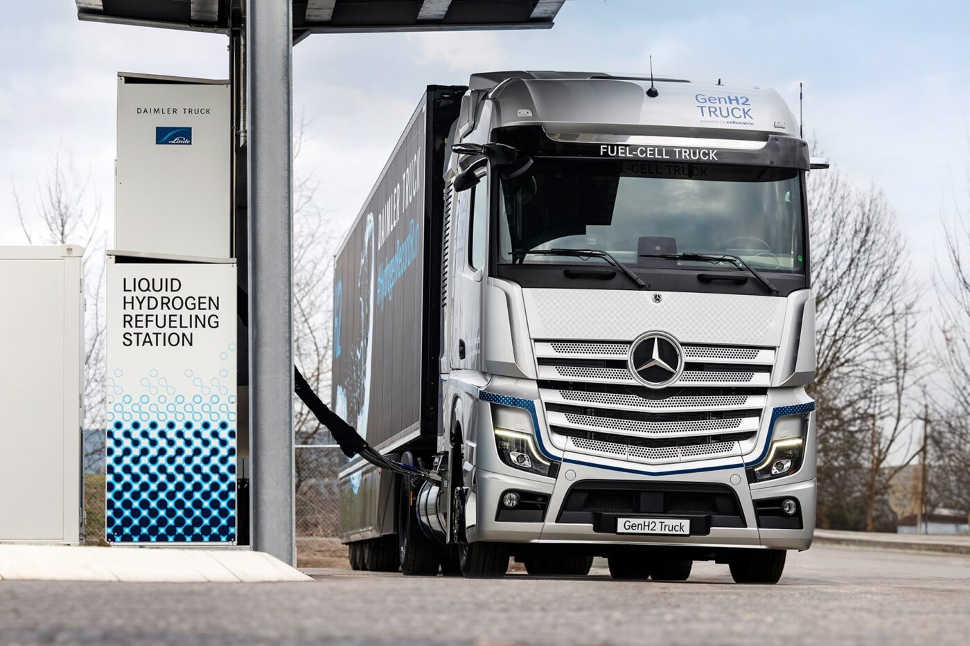 Daimler truck mercedes benz genh2 truck brennstoffzellen lkw fuel cell truck linde h2 tankstelle hydrogen filling station slh2 min
