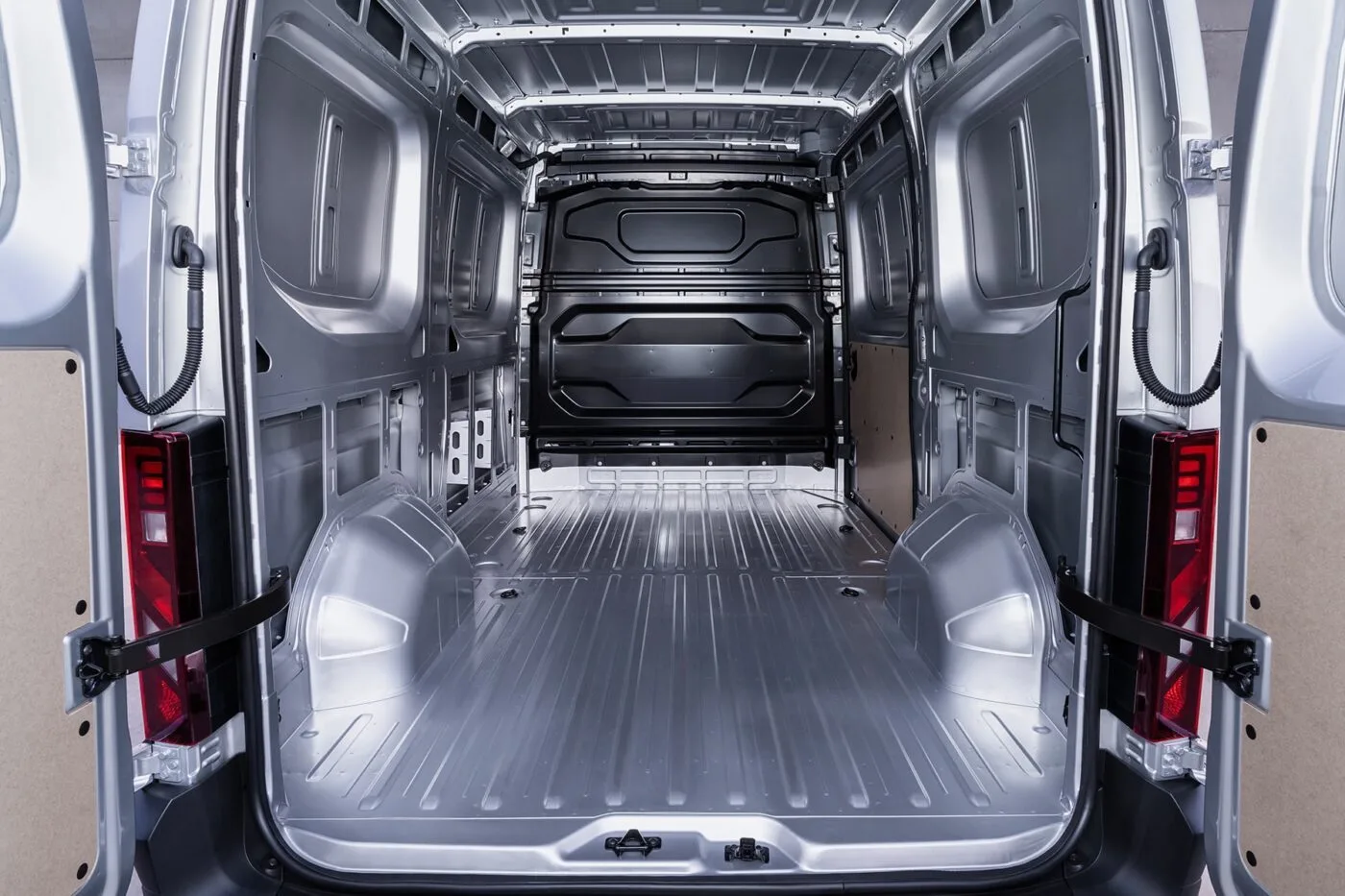 nissan interstar e transporter eléctrico 2024 01 min nissan interstar e transporter eléctrico 2024 01 min