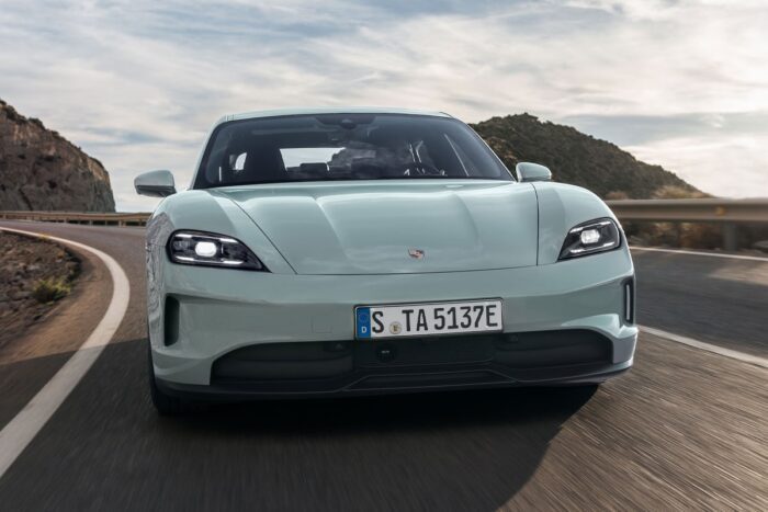 Porsche taycan facelift min