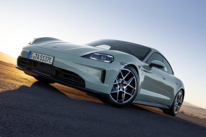 Porsche taycan facelift min