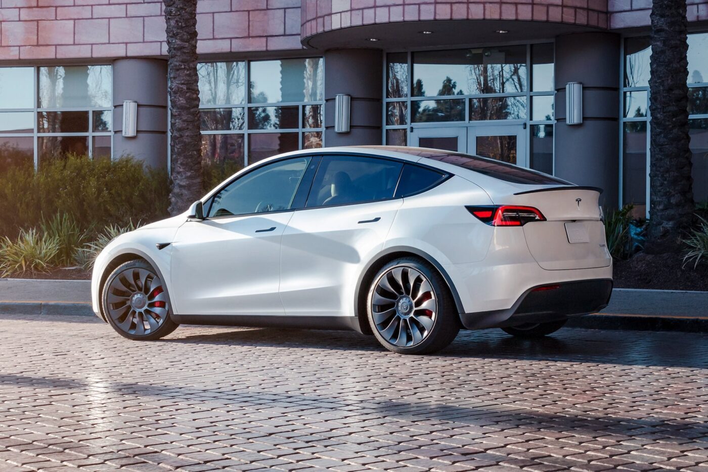 Tesla model y min