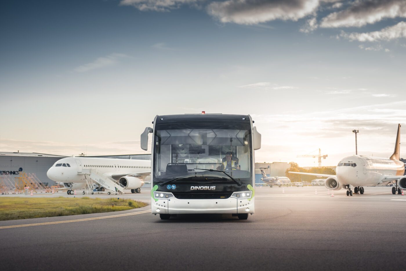 Dinobus litauen lithuania scaled e