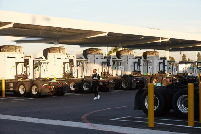 Einride smart charger voltera usa kalifornien los angeles long beach e lkw ladestation