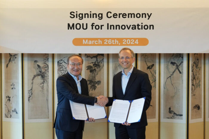 Ferrari sk on mou singing