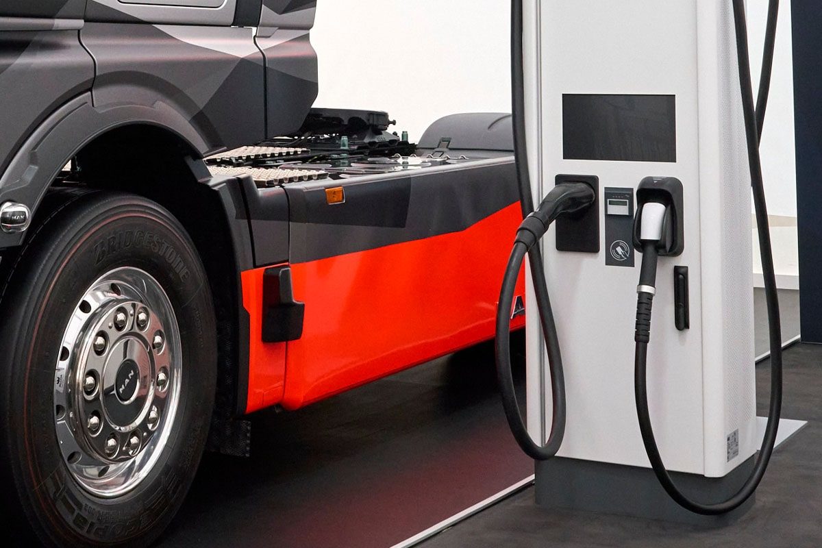 Man e lkw camión eléctrico abb ladestación estación de carga mcs min