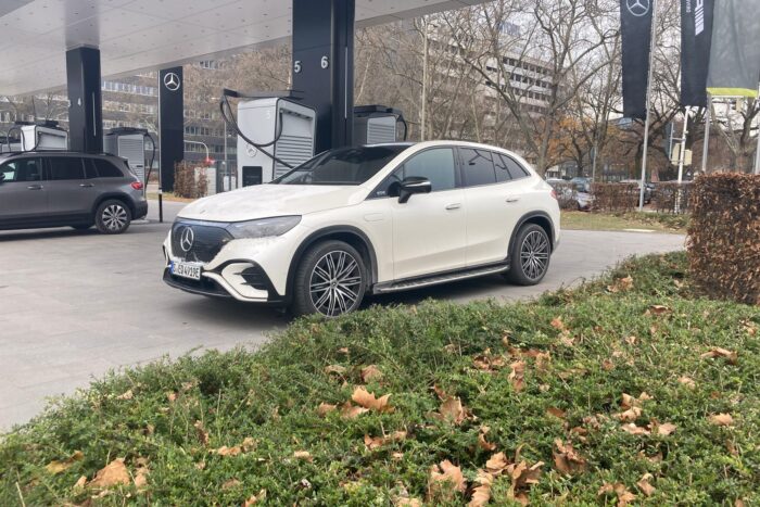 Mercedes benz eqe suv 4matic test winter