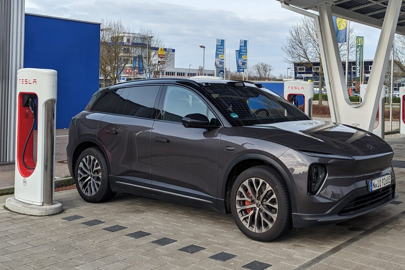 nio el6 fahrbericht robin engelhardt tesla supercharger ladestation charging station 2024 09 min nio el6 fahrbericht robin engelhardt tesla supercharger ladestation charging station 2024 09 min