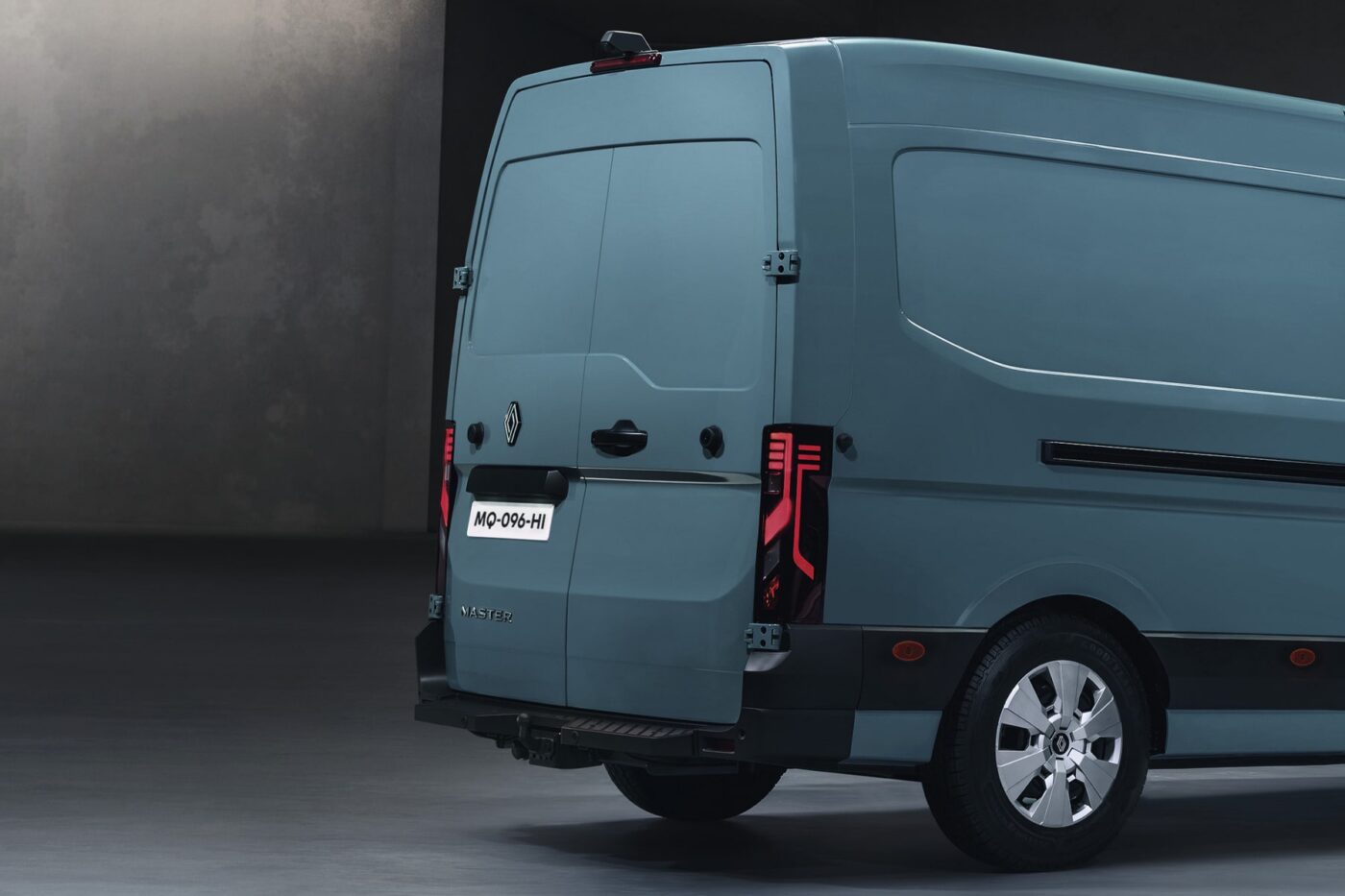 Renault master e tech e transporter electric transporter min