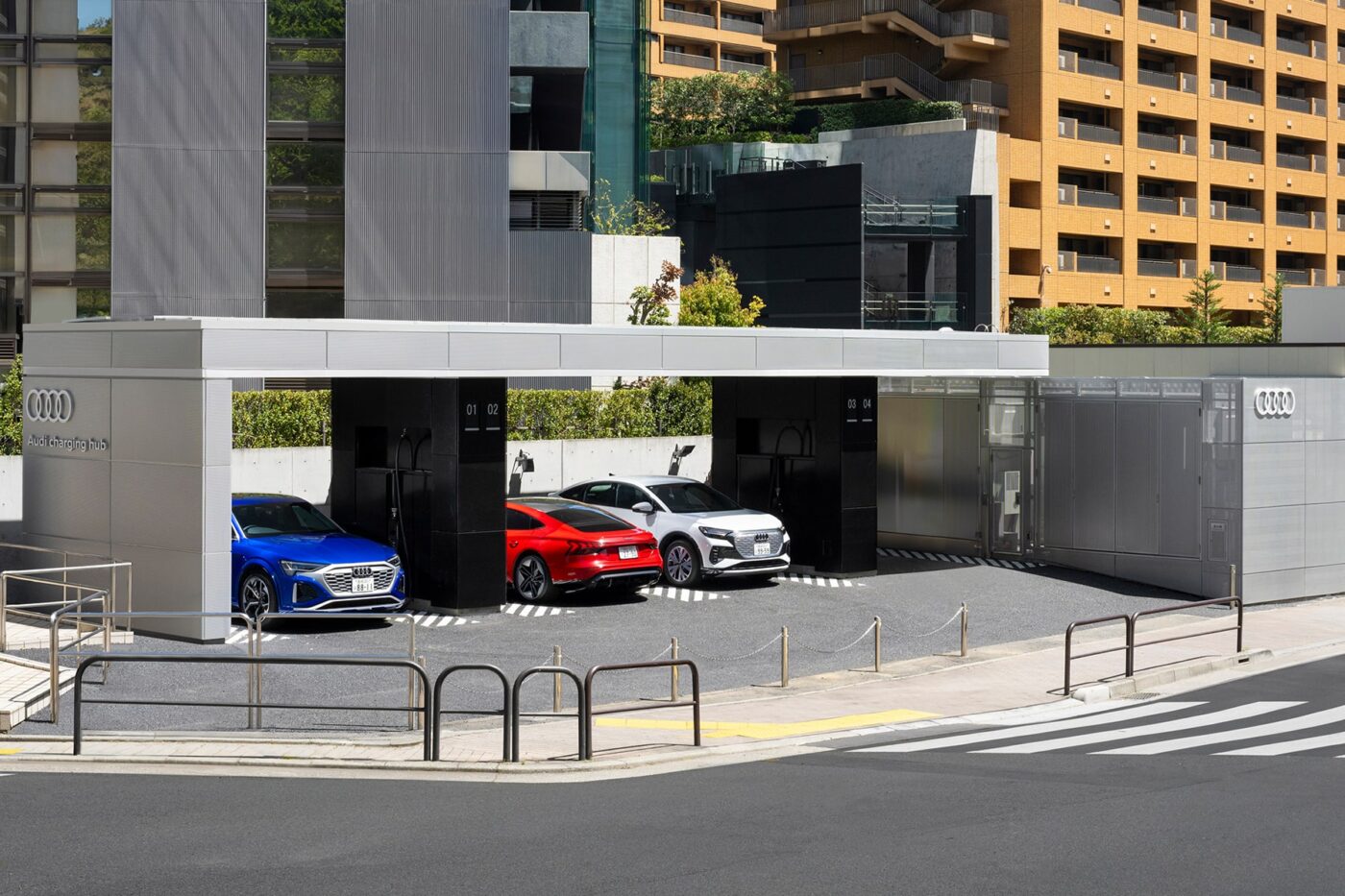Audi charging hub tokio tokyo japan ladestation charging station min