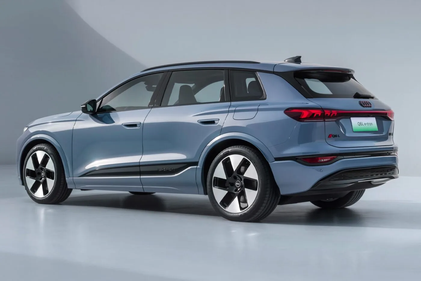 Audi presents long-wheelbase version of the Q6 e-tron for China - electrive.com
