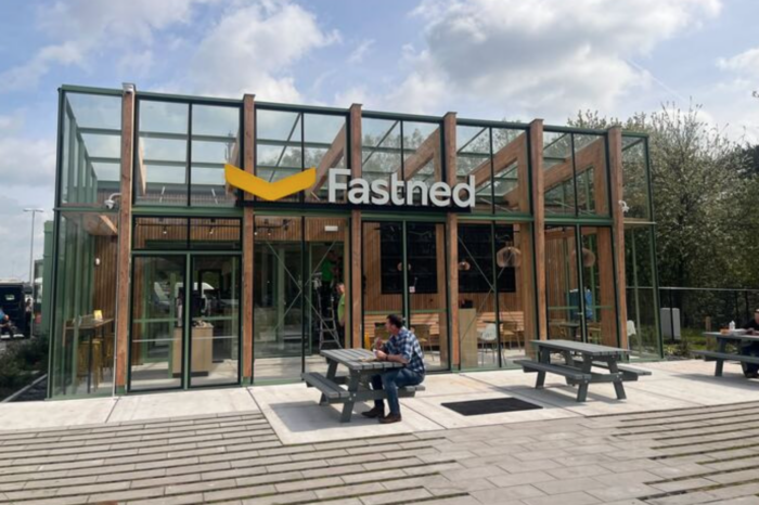 Fastned mit shop und restaurant e