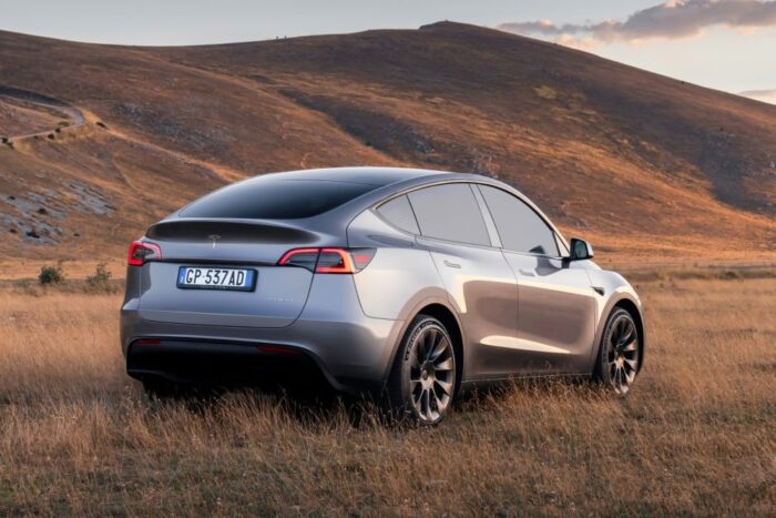 Tesla model y italien italy min