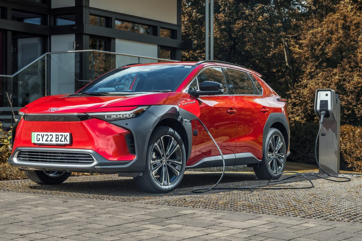 Estación de carga Toyota bz4x ladestation wallbox grossbritannien uk min