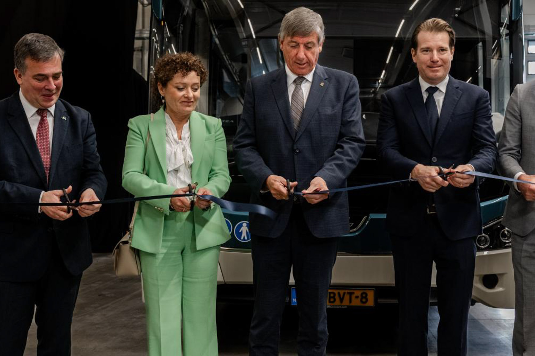 VDL opens new electric bus factory for Citea series - electrive.com