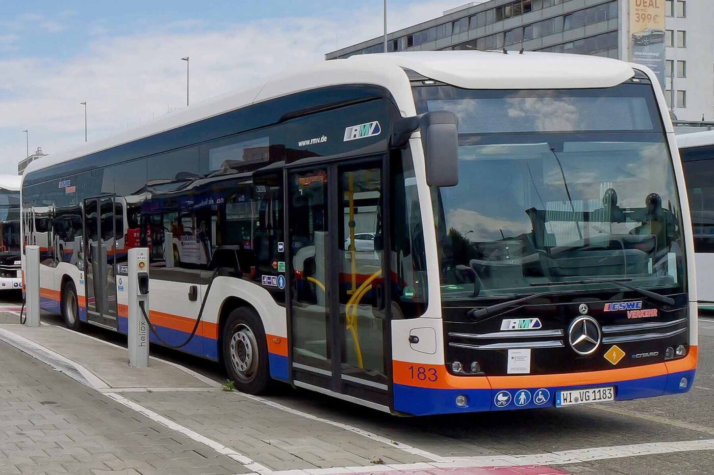 daimler autobuses mercedes benz ecitaro elektrobus autobus electrico eswe verkehr wiesbaden ladestation estacion de carga 2024 01 min daimler autobuses mercedes benz ecitaro elektrobus autobus electrico eswe verkehr wiesbaden ladestation estacion de carga 2024 01 min