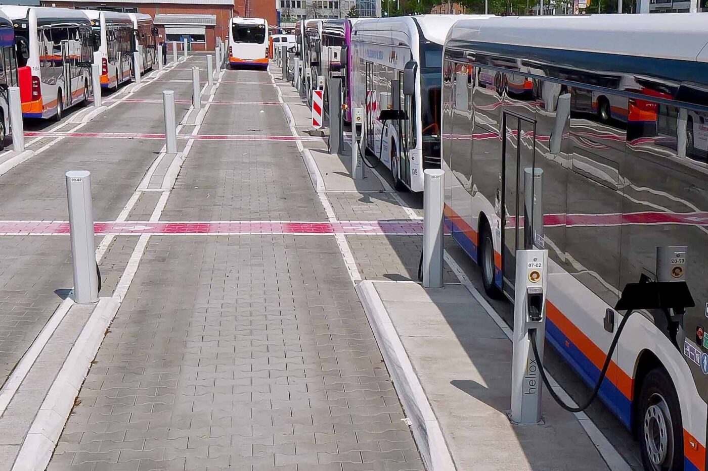 daimler autobuses mercedes benz ecitaro elektrobus autobus electrico eswe verkehr wiesbaden ladestation estacion de carga 2024 02 min daimler autobuses mercedes benz ecitaro elektrobus autobus electrico eswe verkehr wiesbaden ladestation estacion de carga 2024 02 min