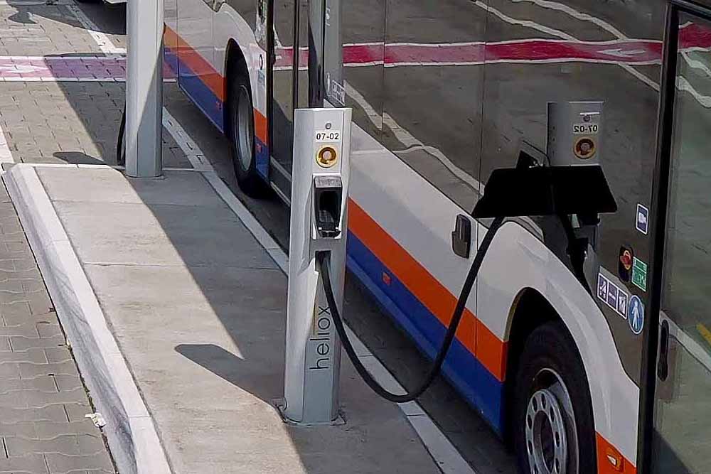 daimler autobuses mercedes benz ecitaro elektrobus autobus electrico eswe verkehr wiesbaden ladestation estacion de carga heliox 2024 01 min daimler autobuses mercedes benz ecitaro elektrobus autobus electrico eswe verkehr wiesbaden ladestation estacion de carga heliox 2024 01 min