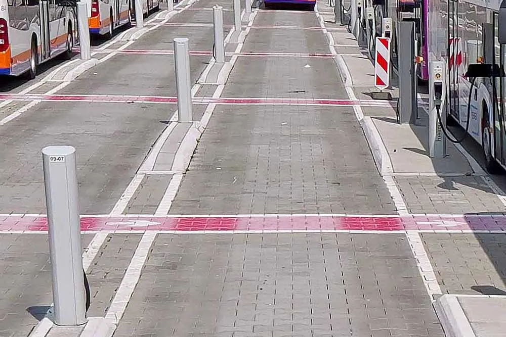 daimler autobuses mercedes benz ecitaro elektrobus autobus electrico eswe verkehr wiesbaden ladestation estacion de carga heliox 2024 02 min daimler autobuses mercedes benz ecitaro elektrobus autobus electrico eswe verkehr wiesbaden ladestation estacion de carga heliox 2024 02 min