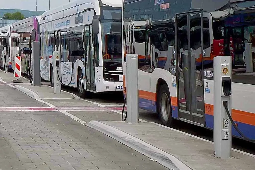 daimler autobuses mercedes benz ecitaro elektrobus autobús eléctrico eswe verkehr wiesbaden ladestation estación de carga heliox 2024 03 min daimler autobuses mercedes benz ecitaro elektrobus autobús eléctrico eswe verkehr wiesbaden ladestation estación de carga heliox 2024 03 min