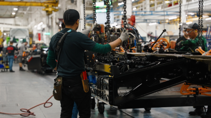 Daimler truck north america battery second life