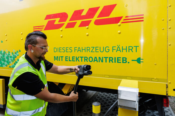 Dhl group e lkw laden ccs