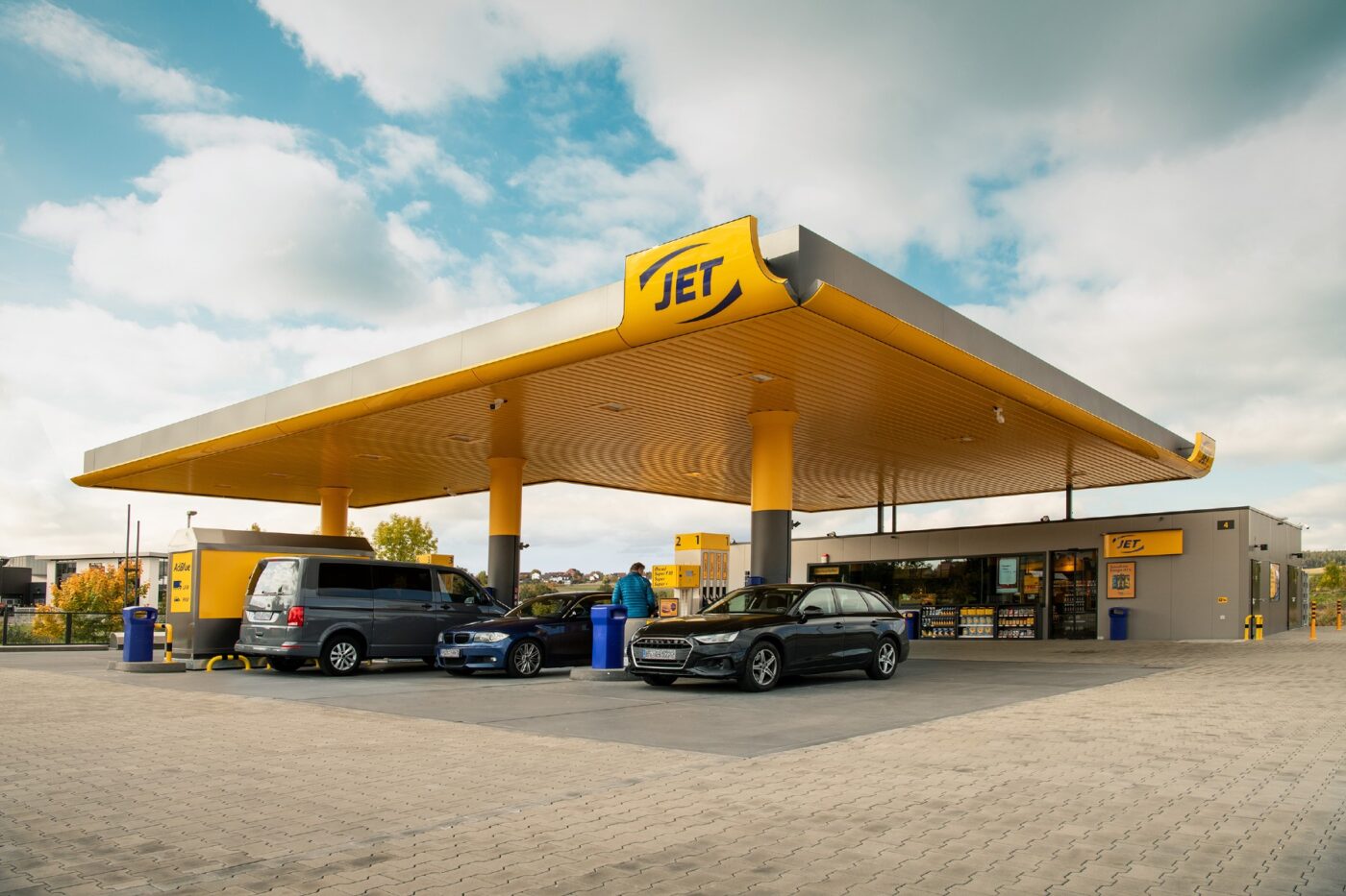 Jet fuel station