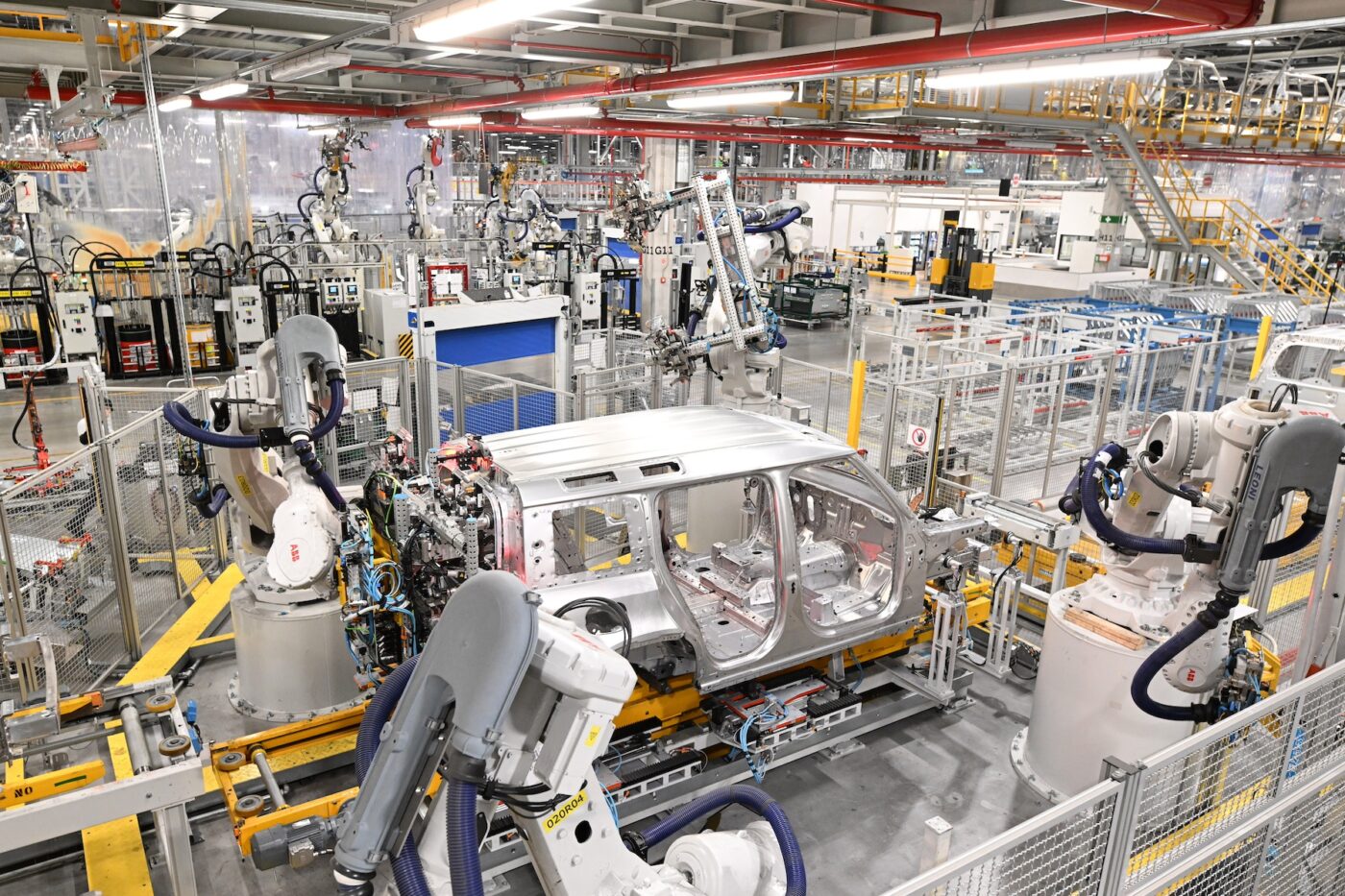 Jlr nitra factory uk