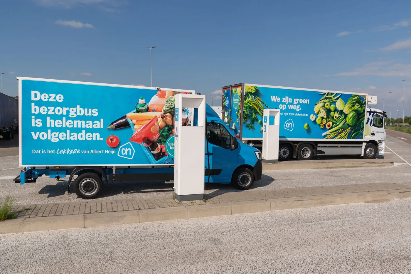 renault master e tech e transporter electric transporter niederlande netherlands albert heijn mercedes benz eactros 300 e lkw electric truck ladestation charging station2024 01 min renault master e tech e transporter electric transporter niederlande netherlands albert heijn mercedes benz eactros 300 e lkw electric truck ladestation charging station2024 01 min