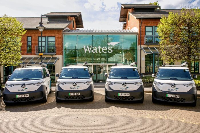 El pequeño grupo wates añade 60 furgonetas volkswagen a su flota de servicios inmobiliarios
