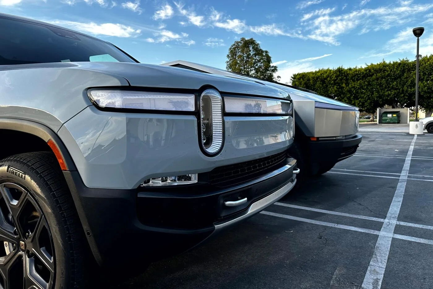 tesla cybertruck fahrbericht p3 group rivian r1t 2024 04 min tesla cybertruck fahrbericht p3 group rivian r1t 2024 04 min
